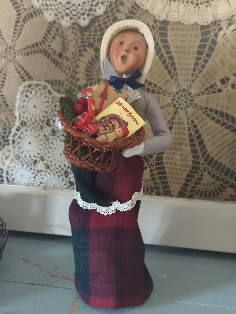 Vintage Dated Caroler From The Byers' Choice Collection